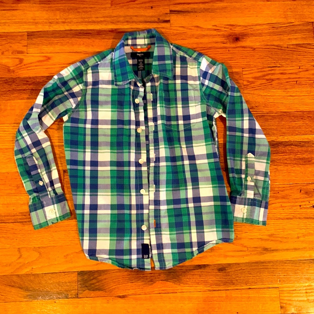 Kids GAP blue & green plaid long sleeve button down. Sz 6. Excellent condition.